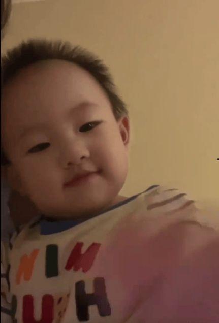 黄一鸣爆料女儿的视频,温馨家庭生活瞬间  第2张
