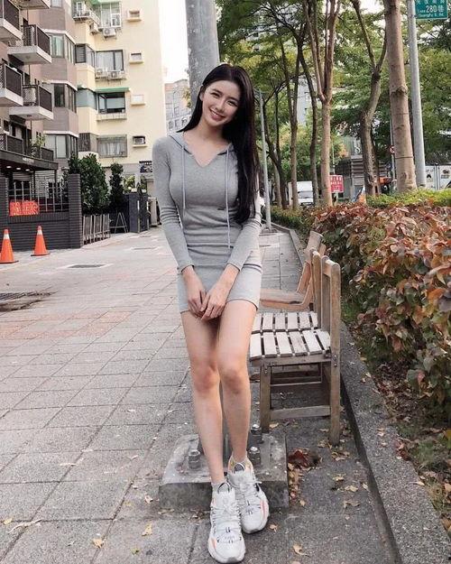 最火女网红吃瓜,揭秘最火女网红的瓜界传奇  第2张