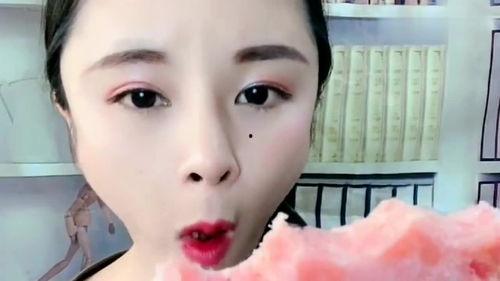 最火女网红吃瓜,揭秘最火女网红的瓜界传奇  第3张