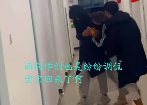 大学生爆料女朋友视频,大学生意外曝光女友私密视频，引发网友热议  第2张