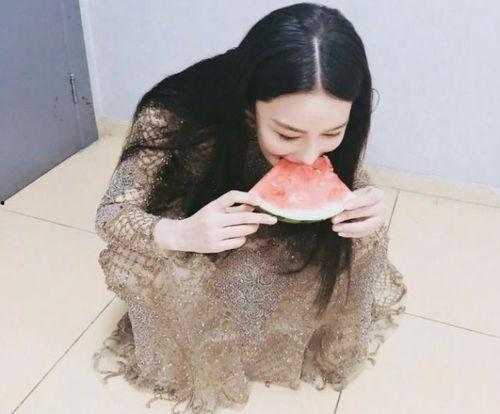 免费q吃瓜裙裙,揭秘网络社交新潮流 第2张 免费q吃瓜裙裙,揭秘网络社交新潮流 第2张