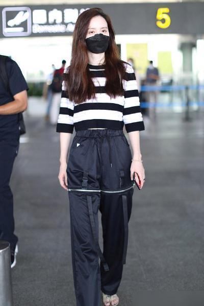 张萌私服最新爆料,时尚达人演绎街头潮流风