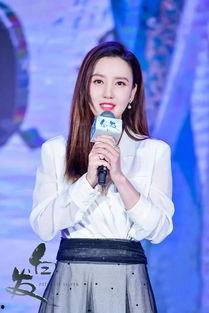 张萌私服最新爆料,时尚达人演绎街头潮流风 第3张 张萌私服最新爆料,时尚达人演绎街头潮流风 第3张