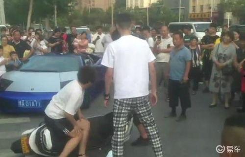 吃瓜车祸网红是谁啊视频,视频背后的惊人真相 第2张 吃瓜车祸网红是谁啊视频,视频背后的惊人真相 第2张